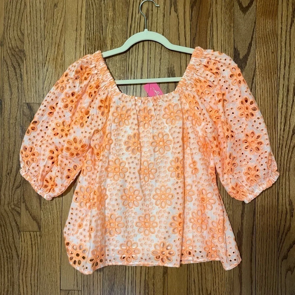 NWT Women’s Lilly Pulitzer cantaloupe fun flower eyelet blouse, size: XS